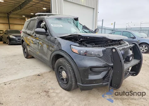2021 Ford Explorer Police Interceptor z USA, uszkodzony, nr VIN 1FM5K8AB8MGC33325